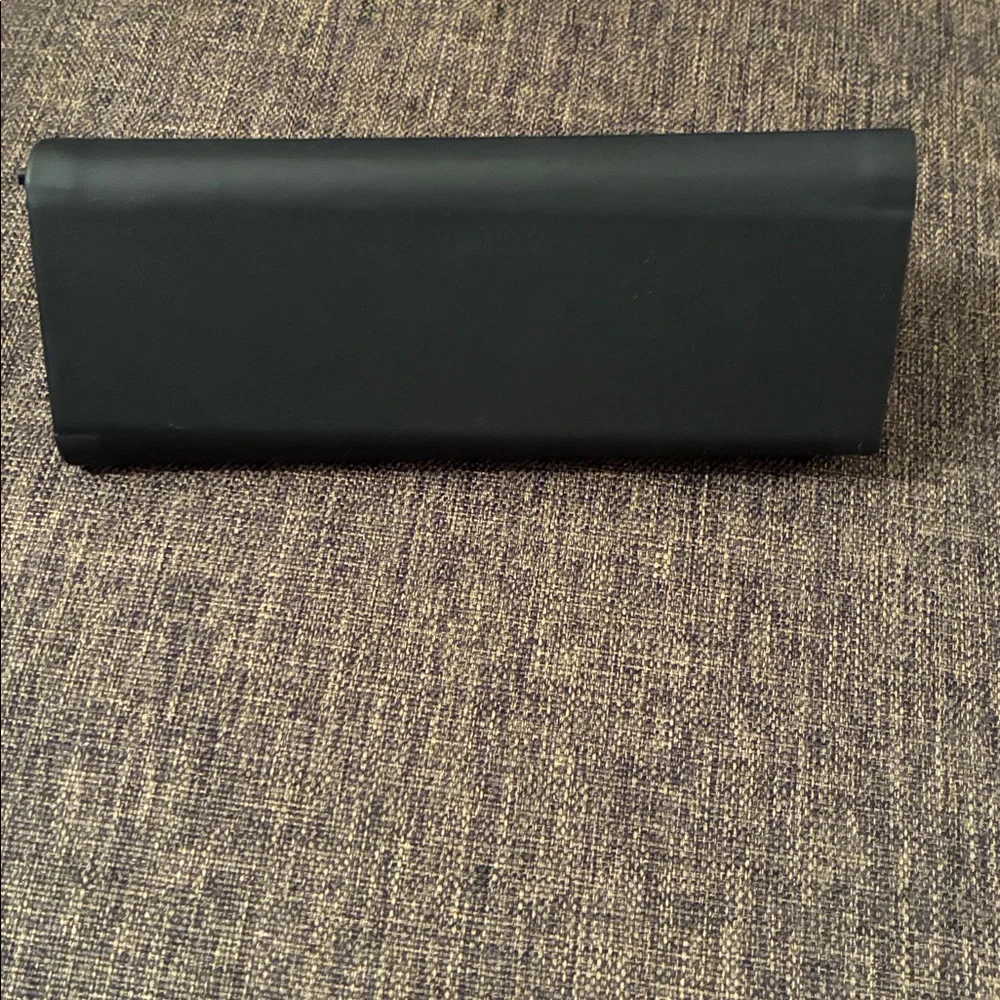 Maui Jim Black Case with Gold Script Logo - Picture 3 of 6